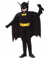 Bat held carnavalpak voor een kind